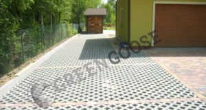Пример применения экопарковки из газонной решетки из бетона